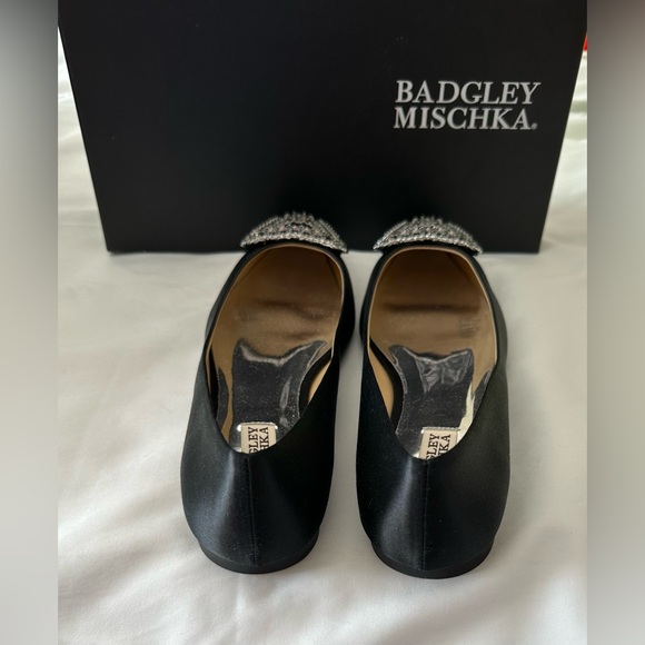 Badgley Mischka Emerie Embellished Crystal Buckle Satin Slip on Flats NWT 8.5 - Picture 6 of 9